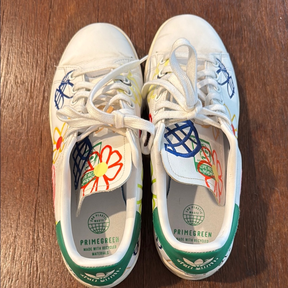 Adidas Stan Smith White Sneakers with Green Accents - Picture 3 of 5
